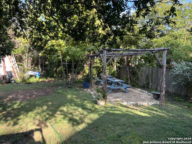 Listing photo id 2 for 3802 Quiver Dr