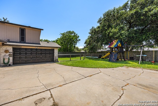 Image 32 of 35 For 212 San Saba