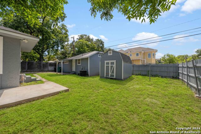 Image 36 of 41 For 322 Huisache Ave W