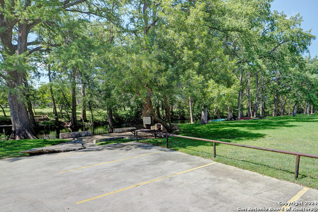 Listing photo id 4 for 570 Ranch Rim Dr W
