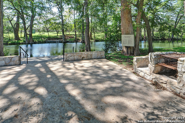Listing photo id 5 for 570 Ranch Rim Dr W