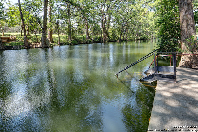 Listing photo id 6 for 570 Ranch Rim Dr W