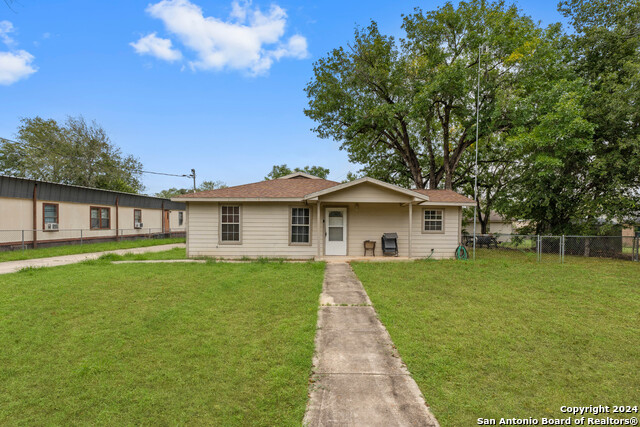 Details for 918 6th St  , Floresville, TX 78114