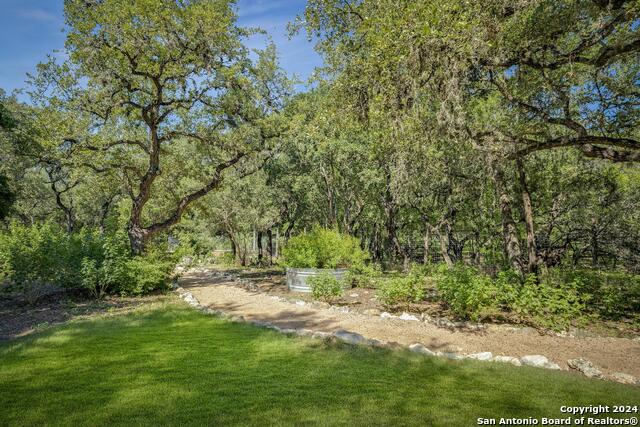 Listing photo id 44 for 123 Canyon Oaks Dr