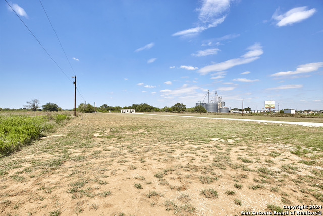 Image 7 of 15 For 20625 Interstate 35 S