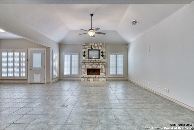 Image 10 of 45 For 18310 Diamond Cir