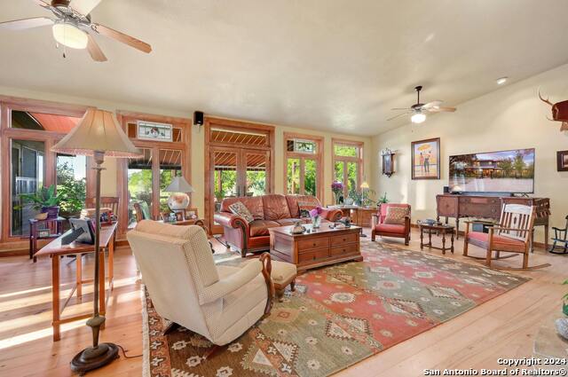 Listing photo id 2 for 310 Oak Ridge