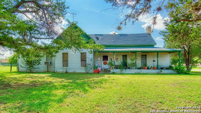 Details for 1510 C St  , Floresville, TX 78114