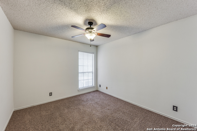 Listing photo id 12 for 8611 Datapoint Dr  74