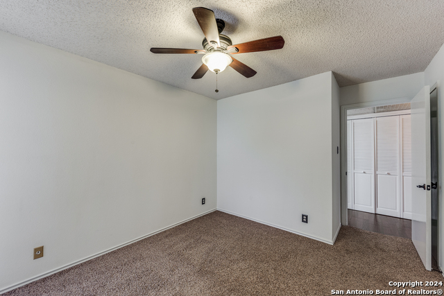 Listing photo id 13 for 8611 Datapoint Dr  74