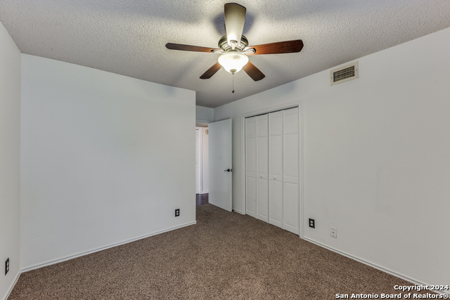 Listing photo id 14 for 8611 Datapoint Dr  74