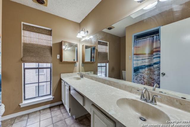 Listing photo id 21 for 8611 Datapoint Dr  74