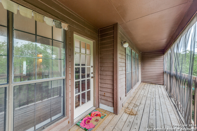 Listing photo id 22 for 8611 Datapoint Dr  74