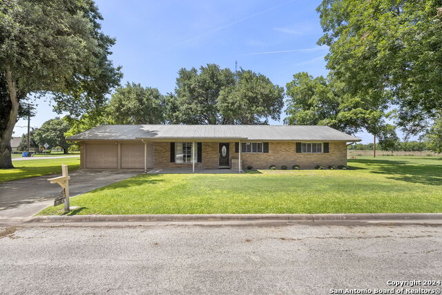 Listing photo id 2 for 1750 Westview Dr.