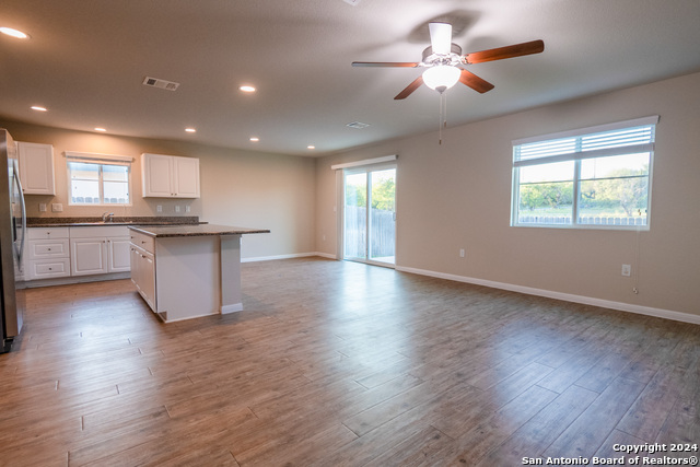 Listing photo id 1 for 10519 Legacy Cv