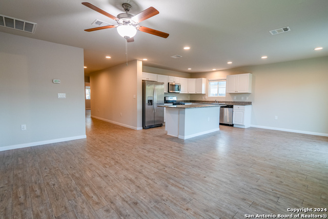 Listing photo id 2 for 10519 Legacy Cv