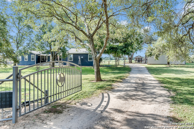 Details for 69 County Road 360, La Vernia, TX 78121