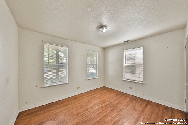 Image 7 of 40 For 406 Gardina St