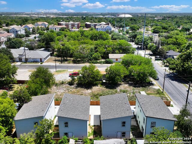 Listing photo id 10 for 1819 Burnet St