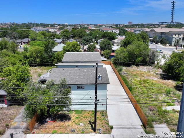 Listing photo id 5 for 1819 Burnet St