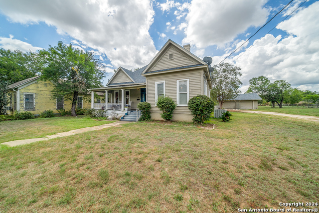 Details for 1415 1st St  , Floresville, TX 78114