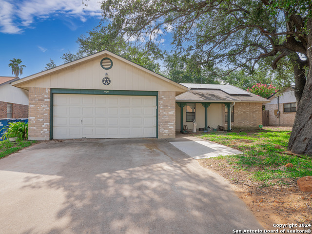 Details for 919 Taylor St, Pleasanton, TX 78064