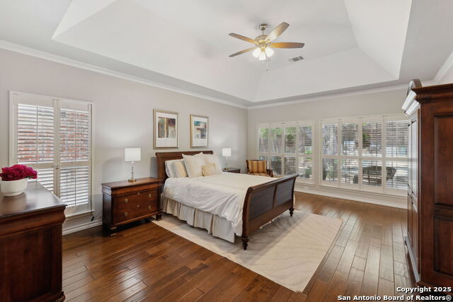 Image 20 of 37 For 10 Inwood Manor