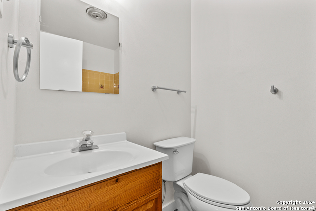 Listing photo id 9 for 1041 Williamsburg Dr