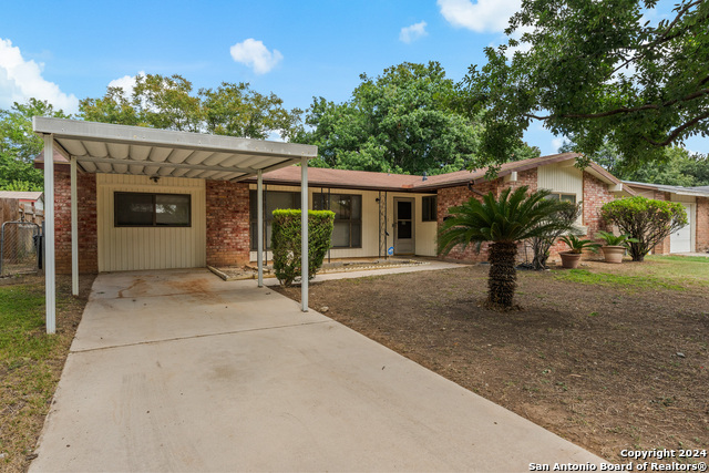 Listing photo id 0 for 1041 Williamsburg Dr