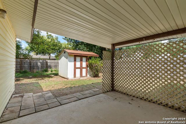 Listing photo id 20 for 1041 Williamsburg Dr