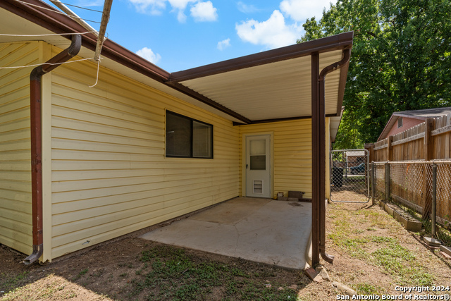 Listing photo id 22 for 1041 Williamsburg Dr