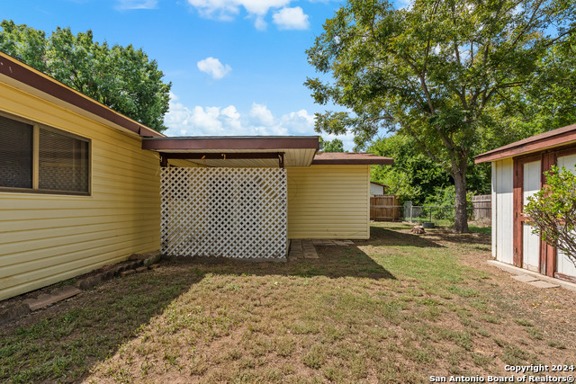 Listing photo id 23 for 1041 Williamsburg Dr