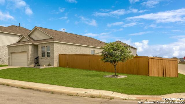 Listing photo id 2 for 8949 Elizabeth Park