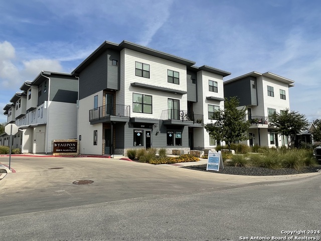 Listing photo id 25 for 1208 N Academy  2101