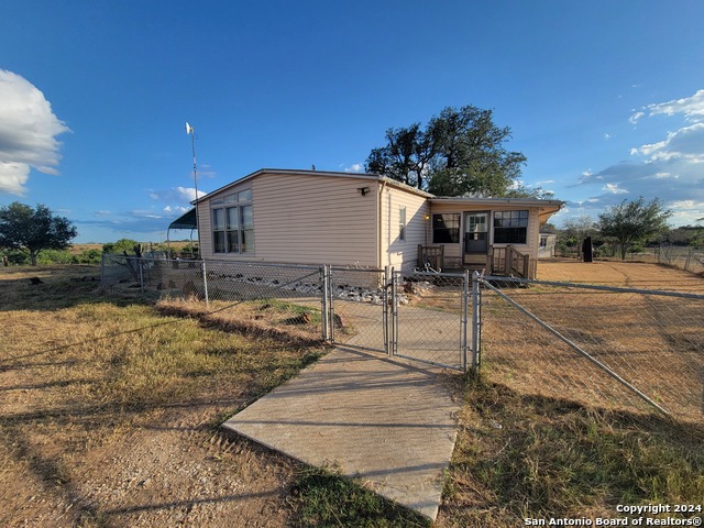 Details for 759 Cr 144  , Floresville, TX 78114