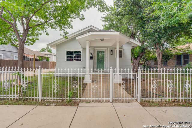 Details for 1127 Lynwood Ave W, San Antonio, TX 78201