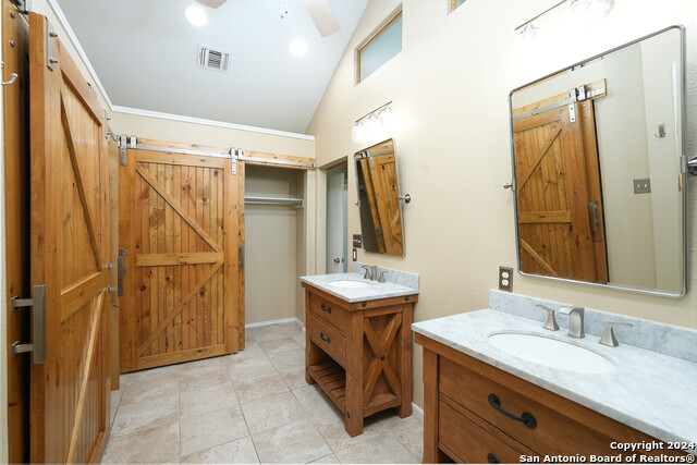 Image 17 of 29 For 13810 Laurel Hollow Dr