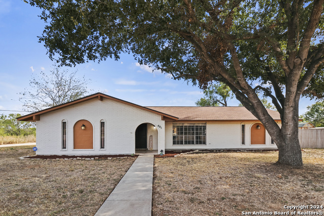 Details for 401 Bluebonnet Ave, Devine, TX 78016