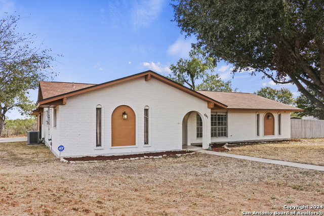 Image 2 of 38 For 401 Bluebonnet Ave