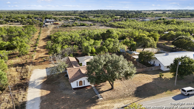 Image 32 of 38 For 401 Bluebonnet Ave