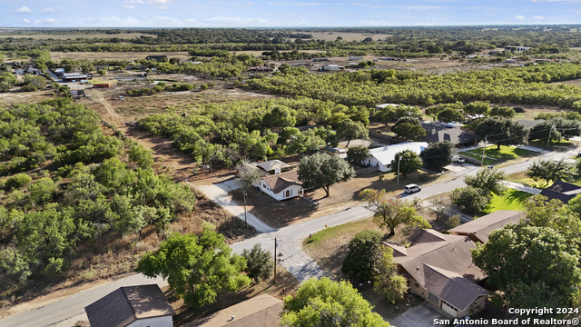 Image 37 of 38 For 401 Bluebonnet Ave