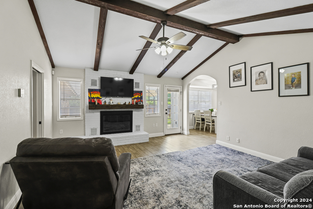 Image 4 of 38 For 401 Bluebonnet Ave