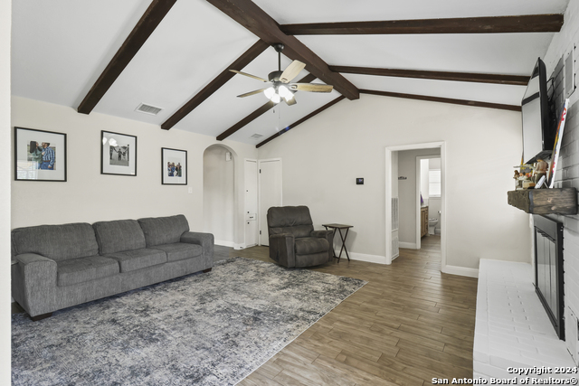 Image 6 of 38 For 401 Bluebonnet Ave