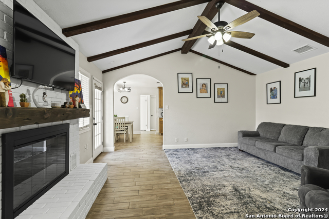 Image 7 of 38 For 401 Bluebonnet Ave