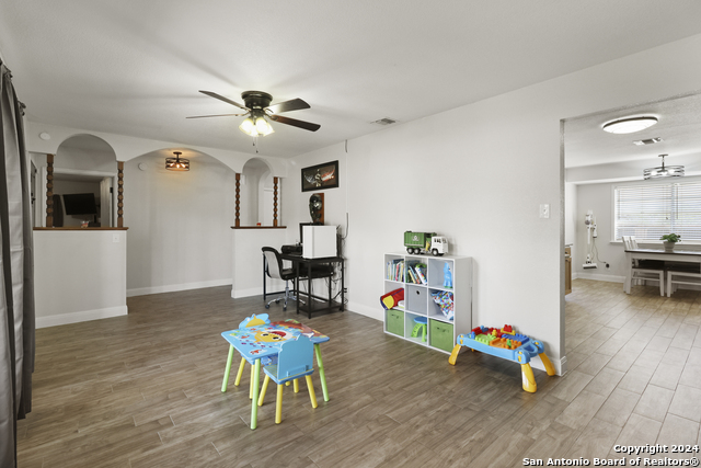 Image 9 of 38 For 401 Bluebonnet Ave