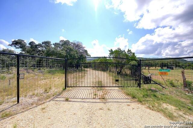 Listing photo id 11 for 5211 Bump Gate