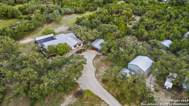 Listing photo id 44 for 801 Deer Run