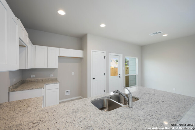 Listing photo id 9 for 8614 Valentina Way