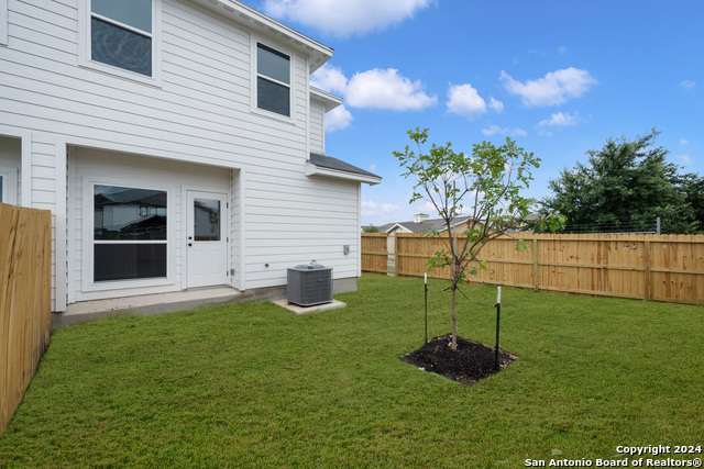 Listing photo id 17 for 8614 Valentina Way