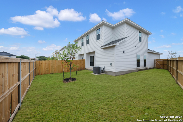 Listing photo id 19 for 8614 Valentina Way